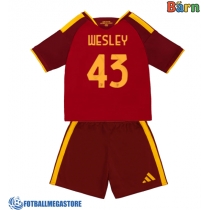 Fotballdrakt Barn AS Roma Wesley Franca #43 Hjemmedraktsett 2026-27 Kortermet (+ Korte bukser)